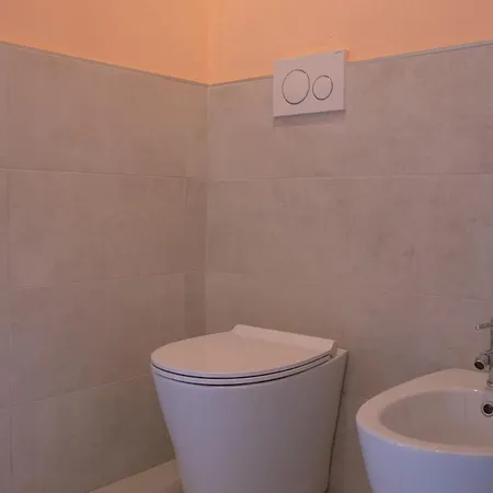 Apartment 200m Mestre Station 3 Big Bedrooms With Ac Tv *